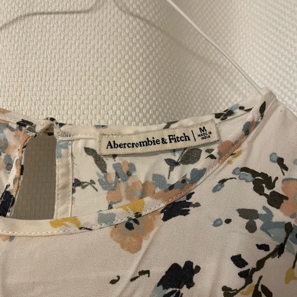 Abercrombie & Fitch Floral Blouse in Cream and Blue - Picture 2 of 6
